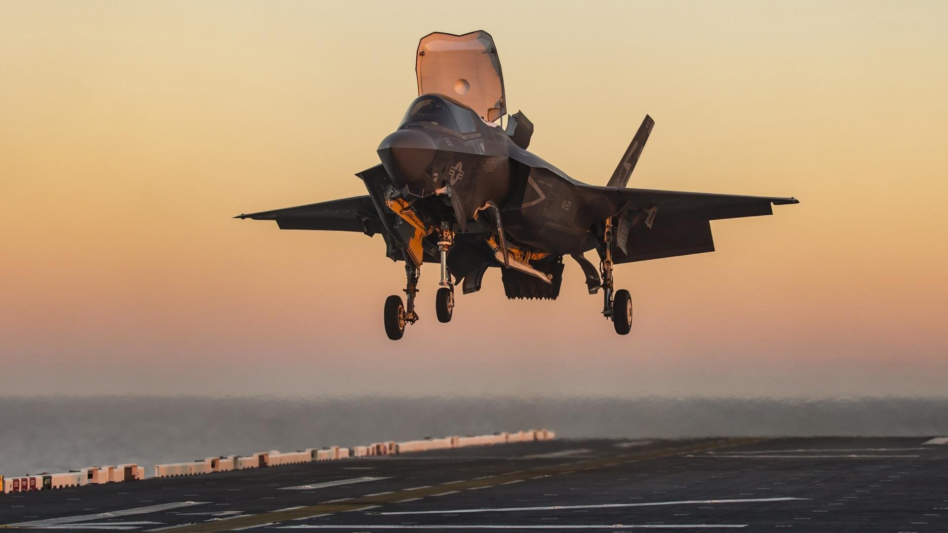 终场“绝杀英雄”点燃欧冠夜空的瞬间