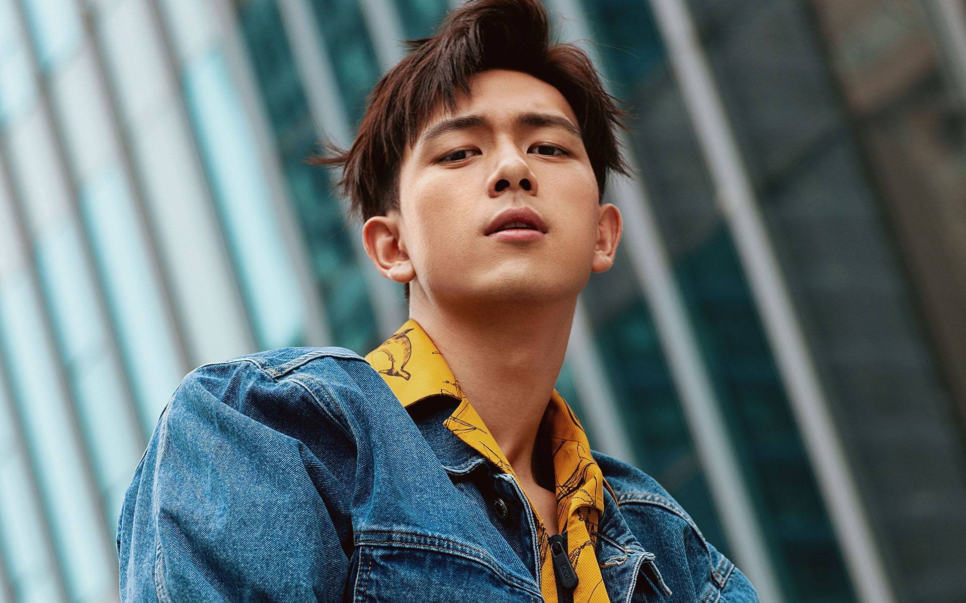 爱游戏登录入口-黄蜂举办“夜光球赛”，全场关灯只留荧光线条，250大黄蜂光束灯大歌